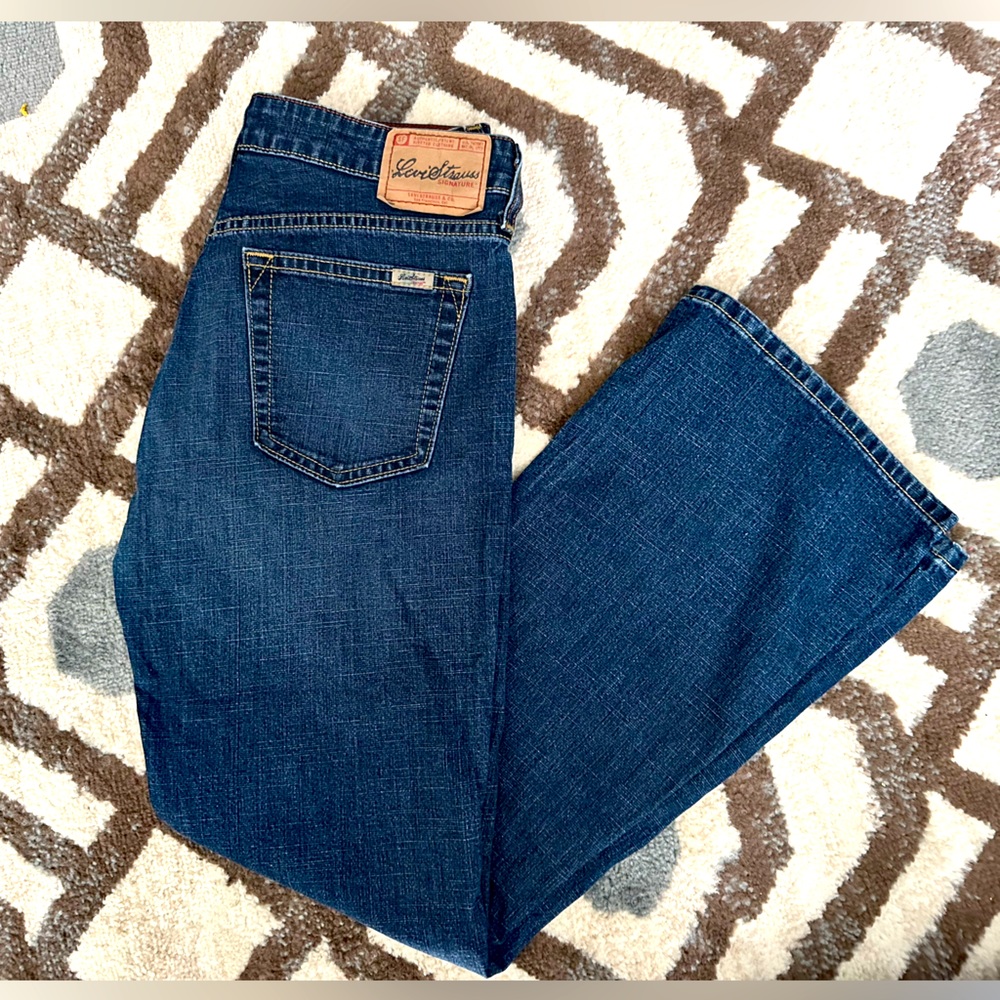 LEVIS| LOWRISE BOOTCUT | Size 9 DENIM| Women’s denim| Juniors| Flare